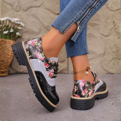 Rosette oxfords in black worn with jeans