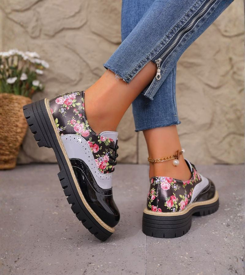 Rosette oxfords in black worn with jeans