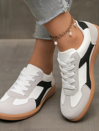 Allie cushioned everyday shoes in black