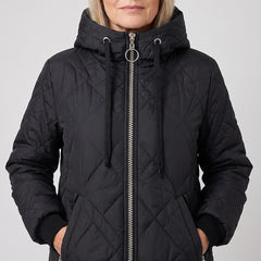 Rolande hooded jacket in black, close-up of the collar and zip
