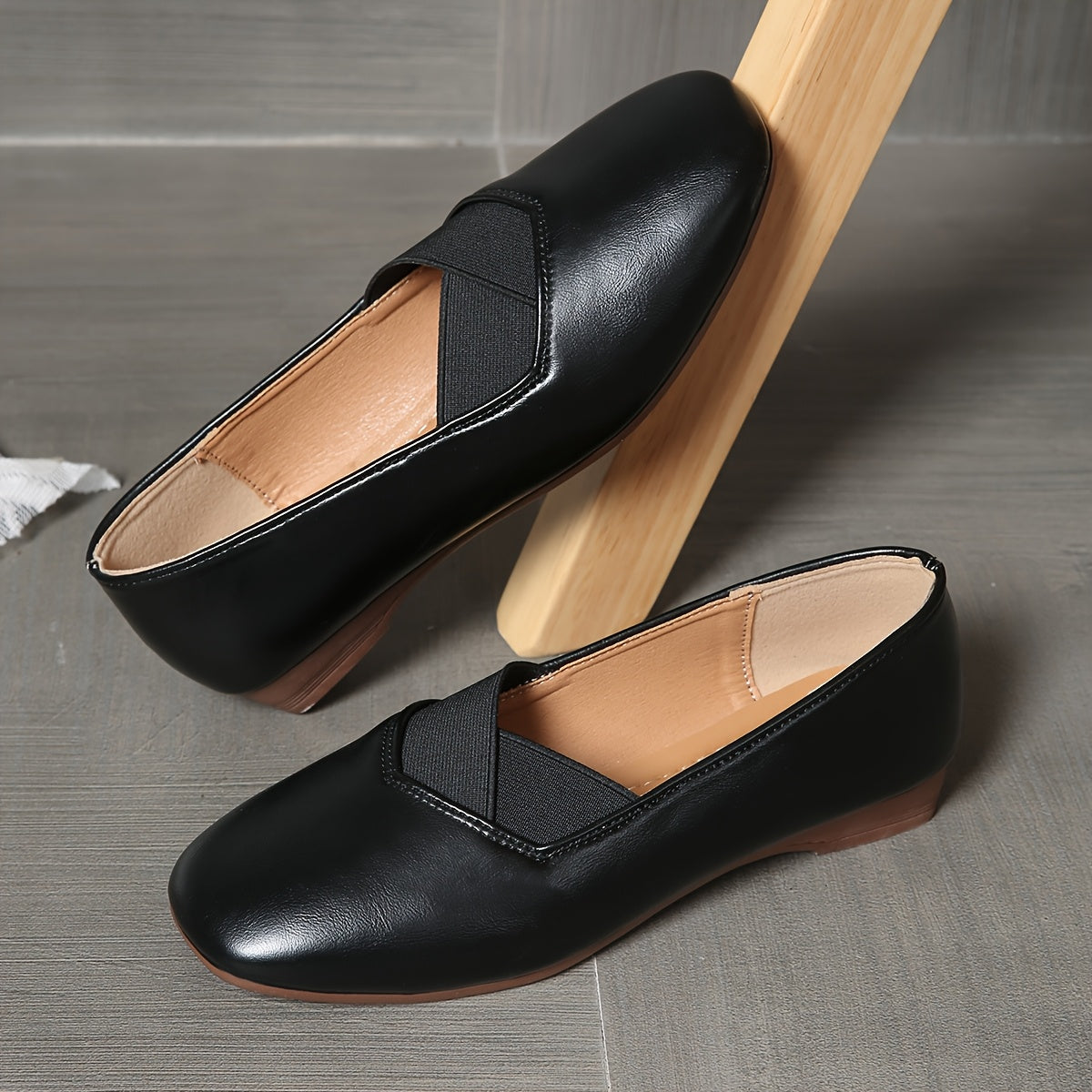 Dulcie | Cross-Strap Square-Toe Flats