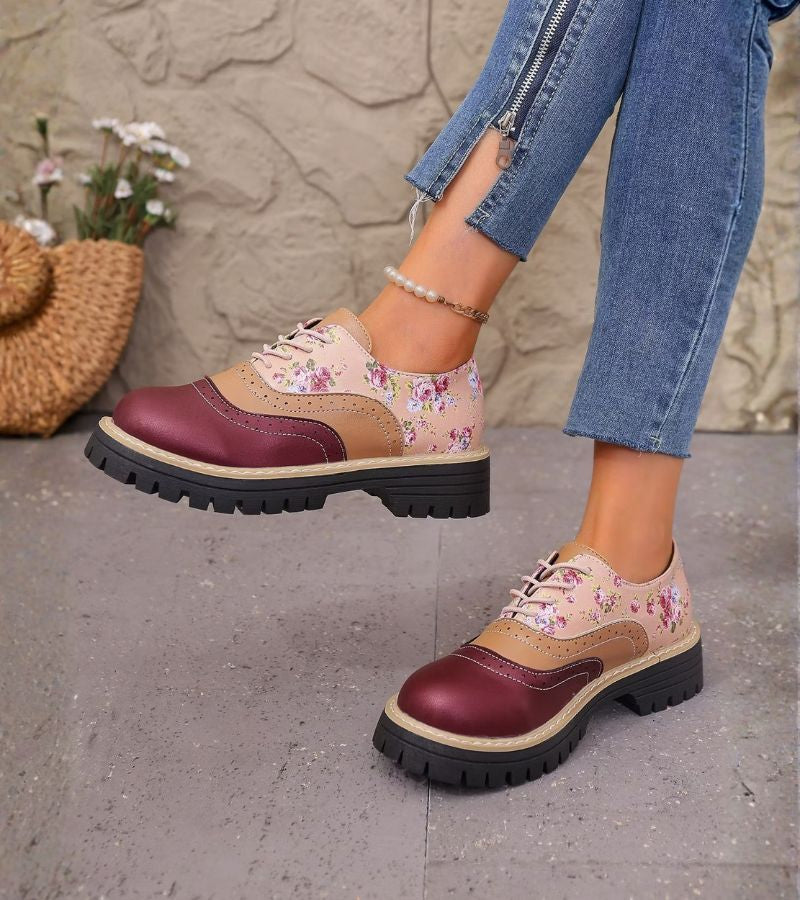 Rosette oxfords in black