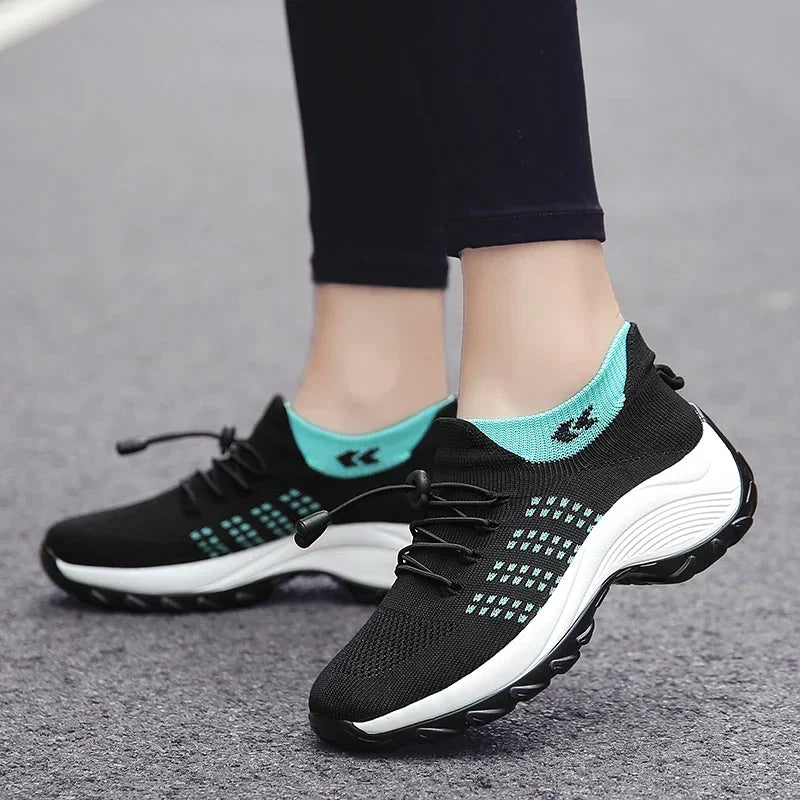 Emily orthopedic sneakers with stretchable cushion in black green
