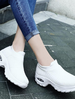 Juliet arch support sneakers in white