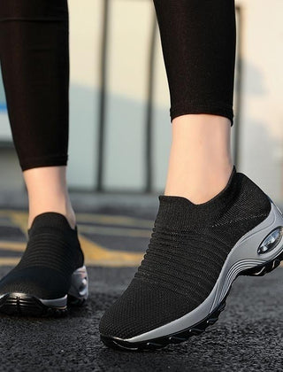Juliet arch support sneakers in black