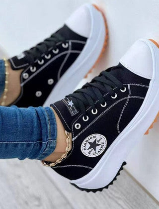 Stella trendy orthopedic sneakers in black