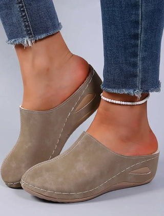 Freya slippers in Taupe