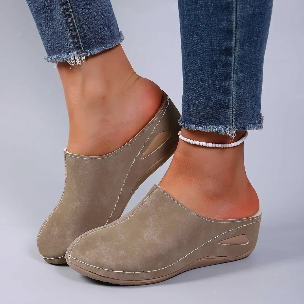 Freya slippers in Taupe