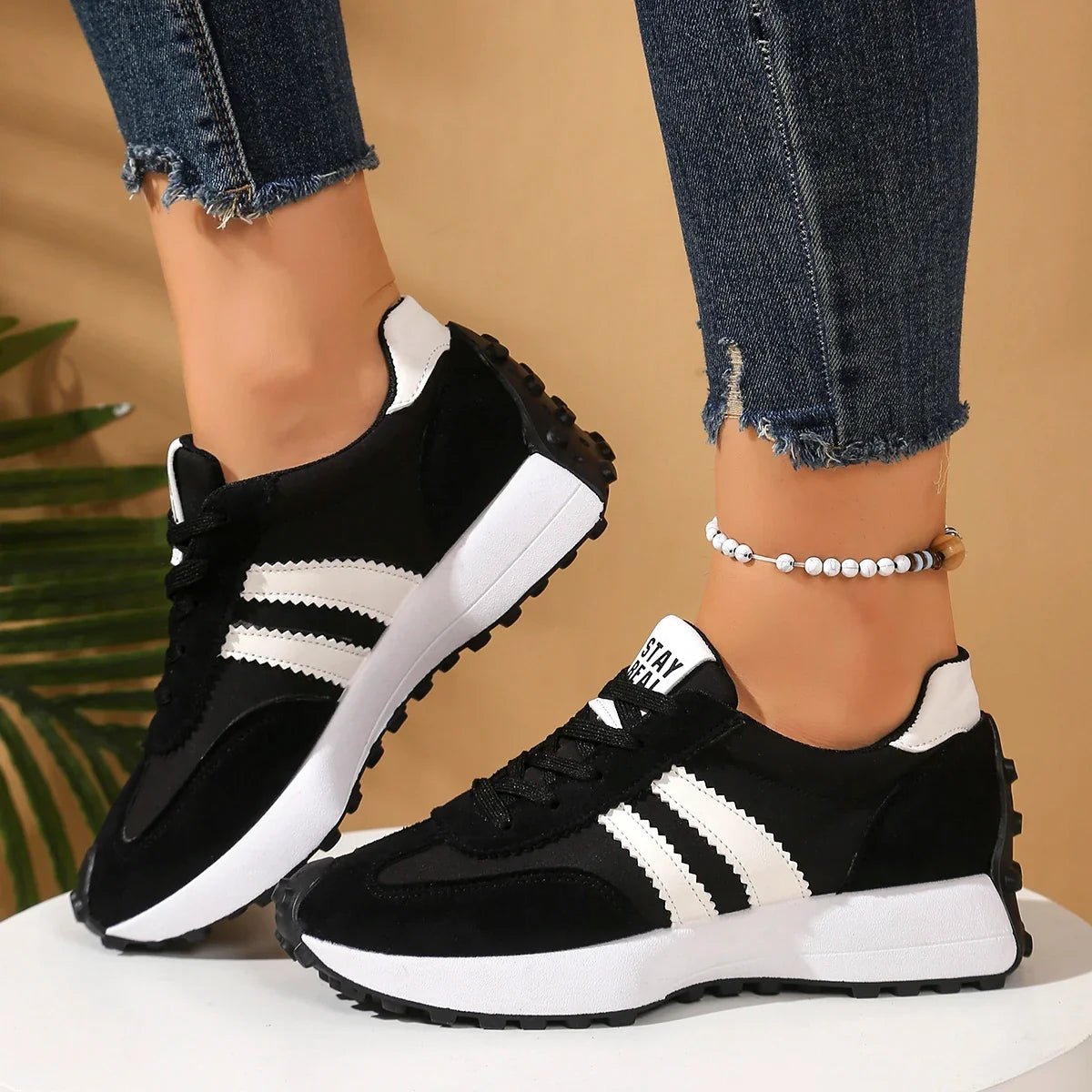 Elodie two-tone lace-up shoes in black