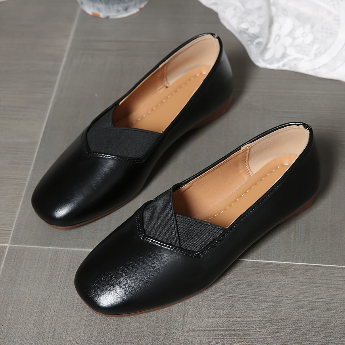 Dulcie | Cross-Strap Square-Toe Flats