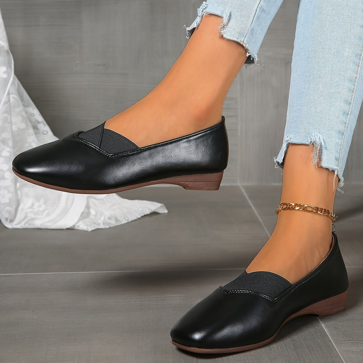 Dulcie | Cross-Strap Square-Toe Flats